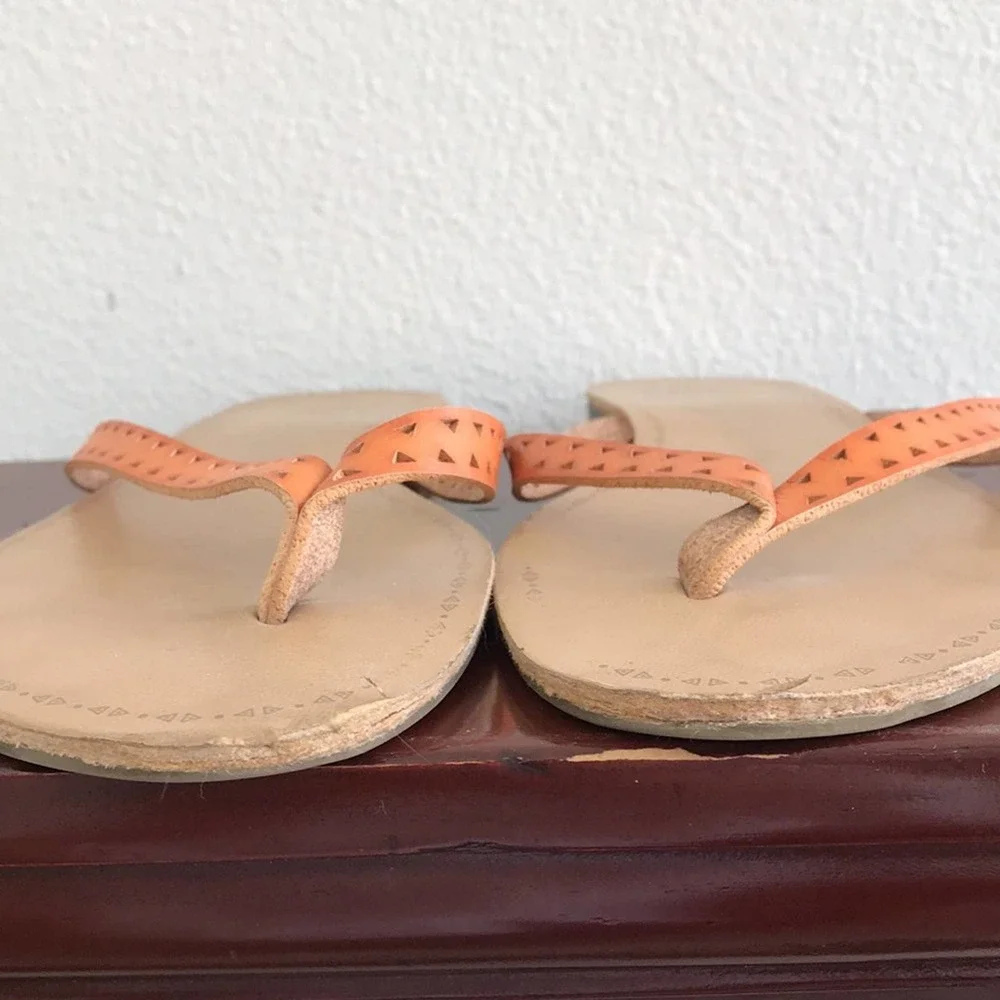 Gap Flip Flops Laser Cut Leather Straps Tan Size 8 - Picture 7 of 8
